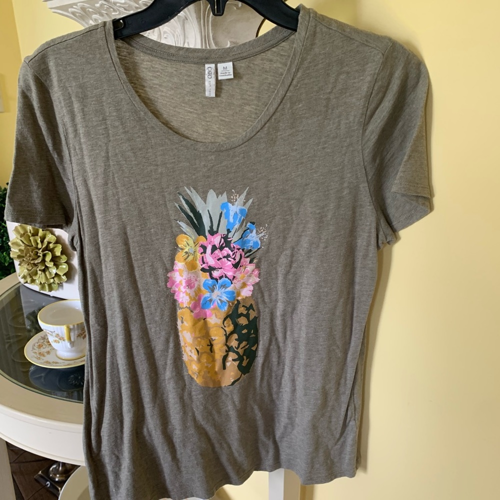 Size medium Cato pineapple tee.